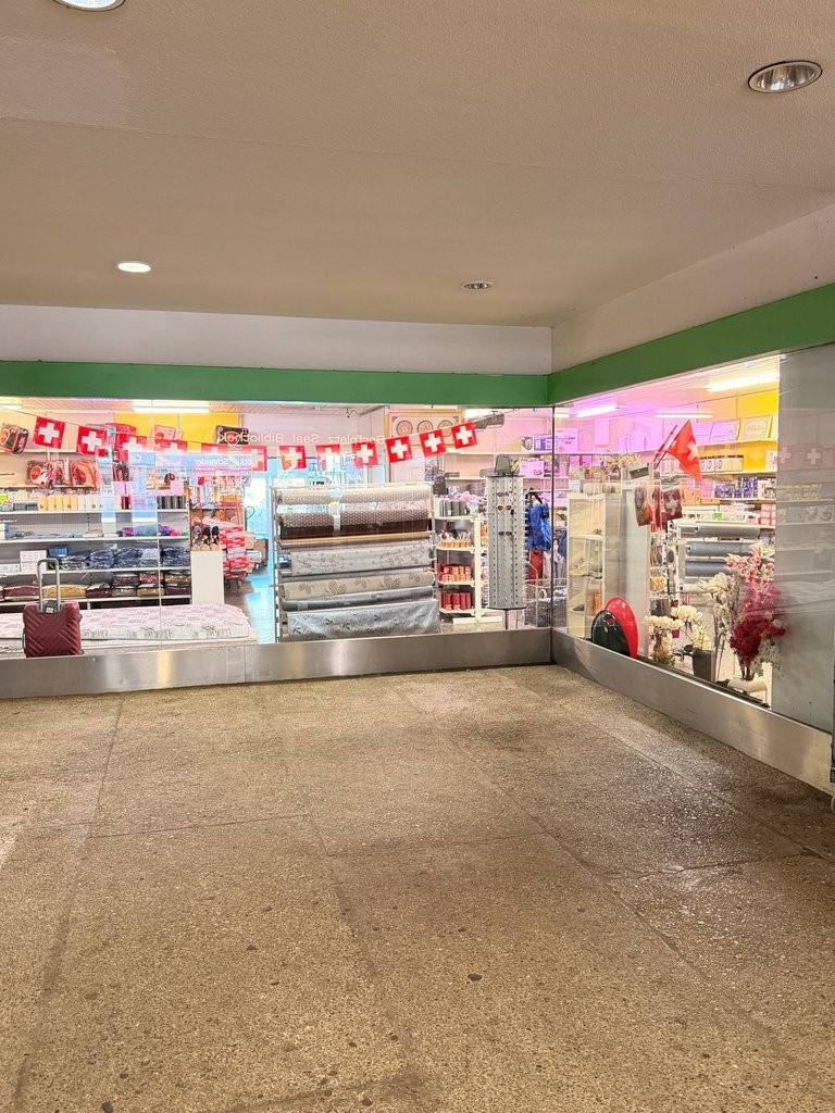 240m² shop