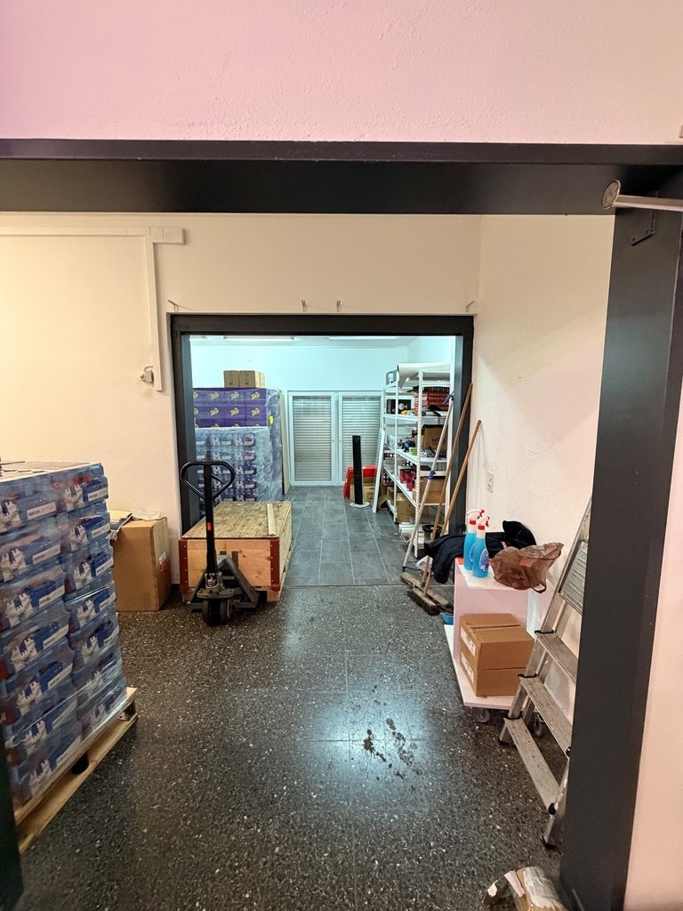 240m² shop