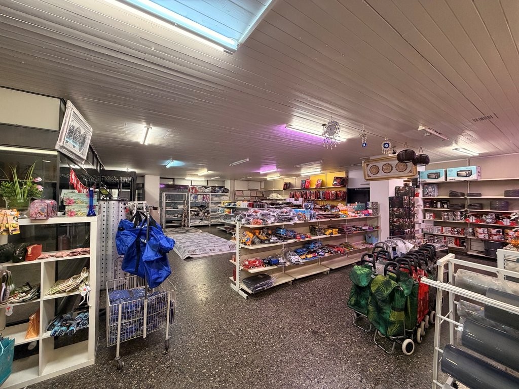 240m² shop
