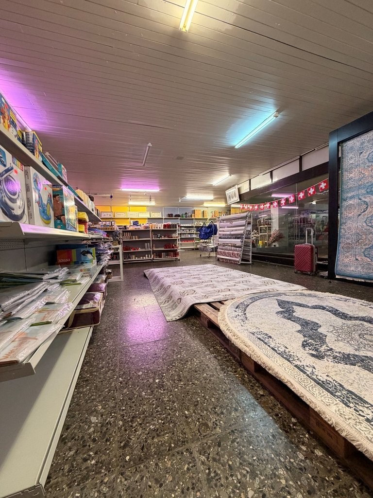 240m² shop
