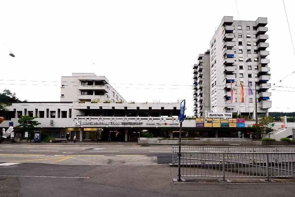 240m² shop