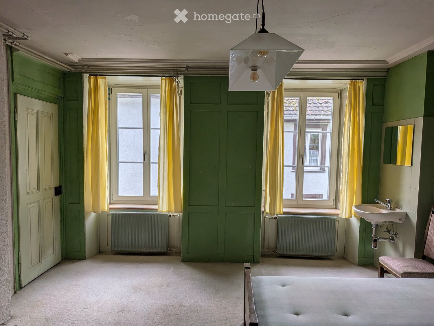 Appartement d'une pièce

Pièce spacieuse avec beaucoup d'espace au cœur du village de Diesbach. À proximité de la cascade et des pistes de ski de fond, la pièce invite à la détente et à l'activité.