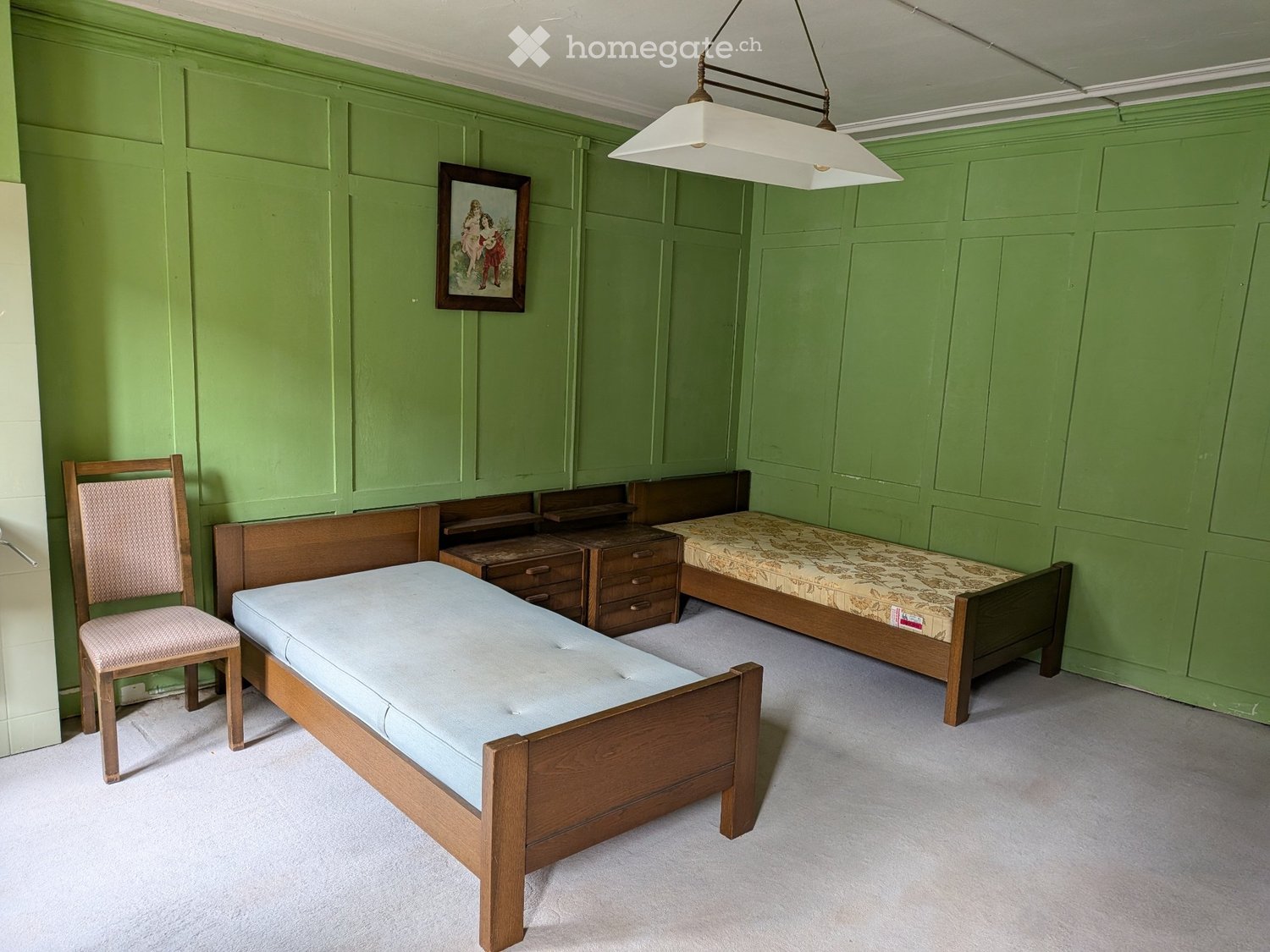 Appartement d'une pièce

Pièce spacieuse avec beaucoup d'espace au cœur du village de Diesbach. À proximité de la cascade et des pistes de ski de fond, la pièce invite à la détente et à l'activité.