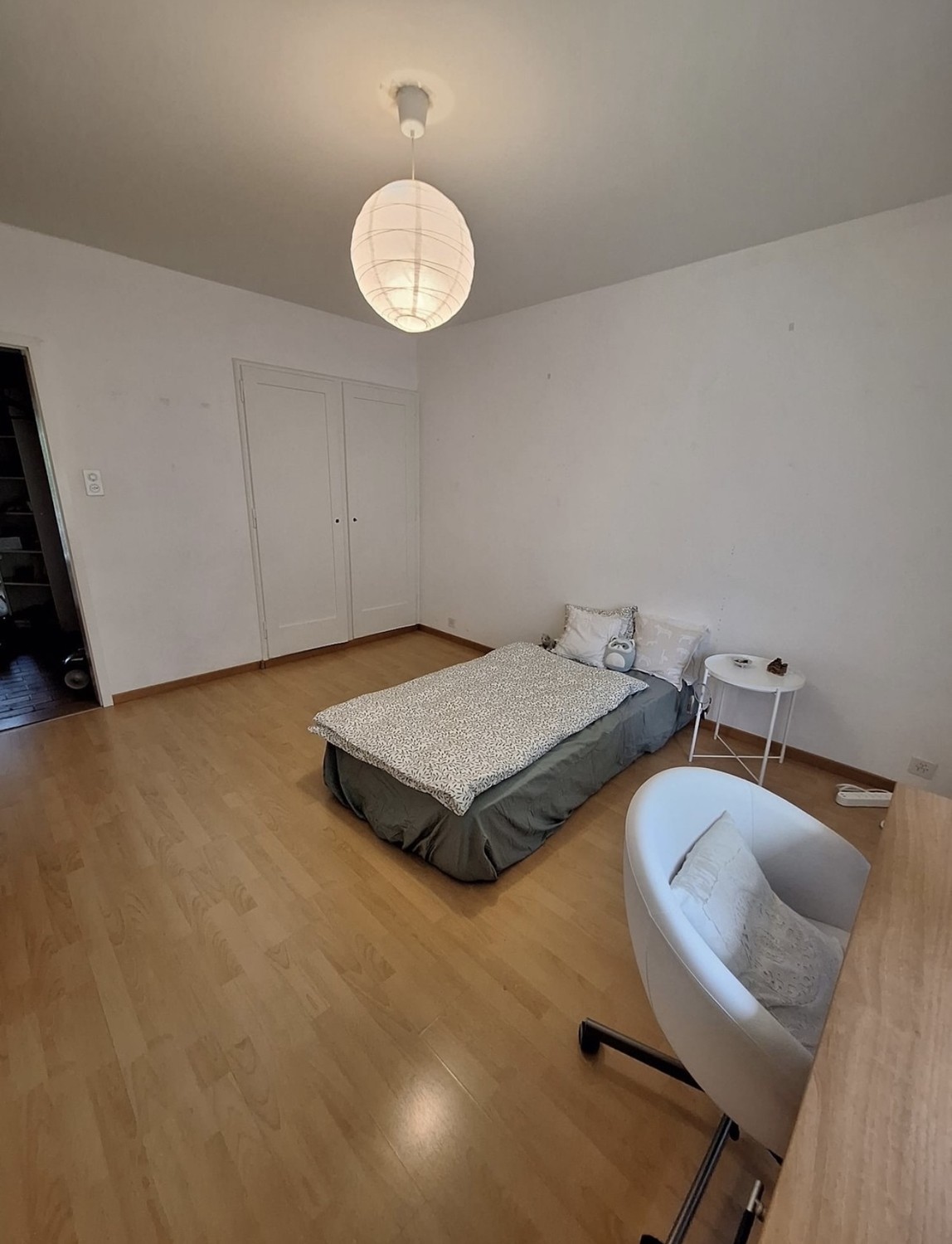 Zimmer in einer WG
Ich suche jemanden, der mein Zimmer in Ostring übernimmt, Datum nach Vereinbarung, bis Ende Februar 2027 mit der Möglichkeit, den Vertrag zu verlängern.
Die Wohnung hat 2 Zimmer, Sie teilen sich die Wohnung also mit einer anderen Frau.
Das Zimmer ist gross mit bereits eingebautem 