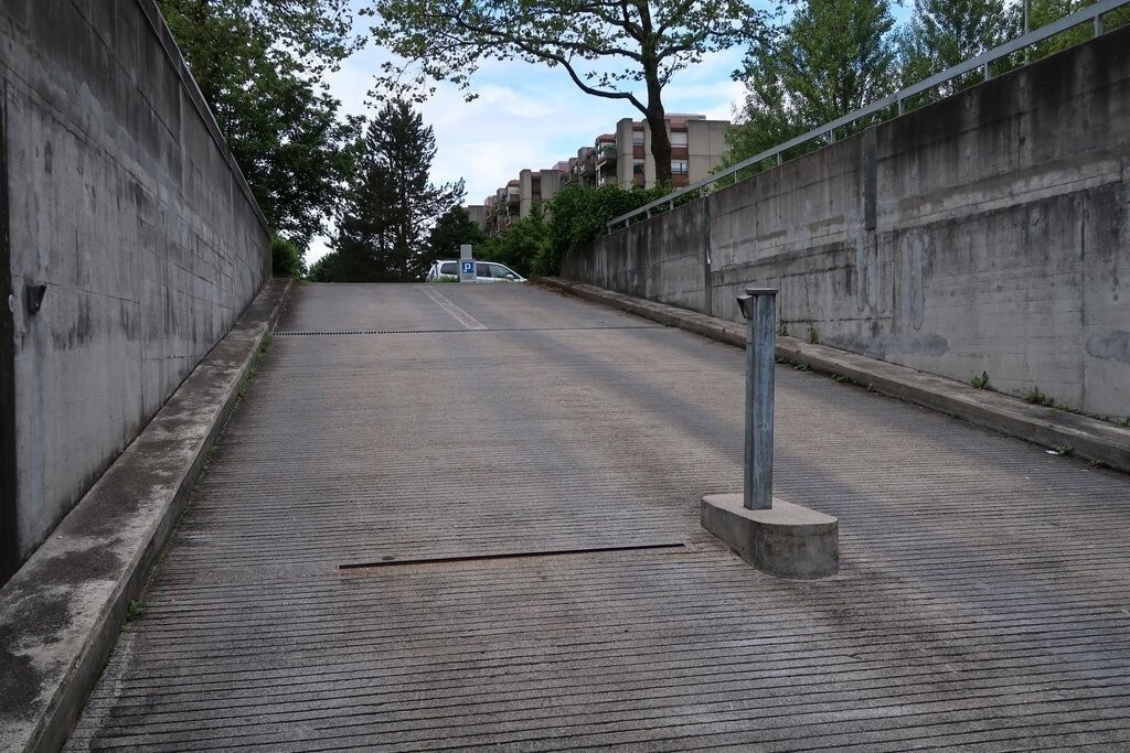 1m² covered bike parking, Foto 1 von 2