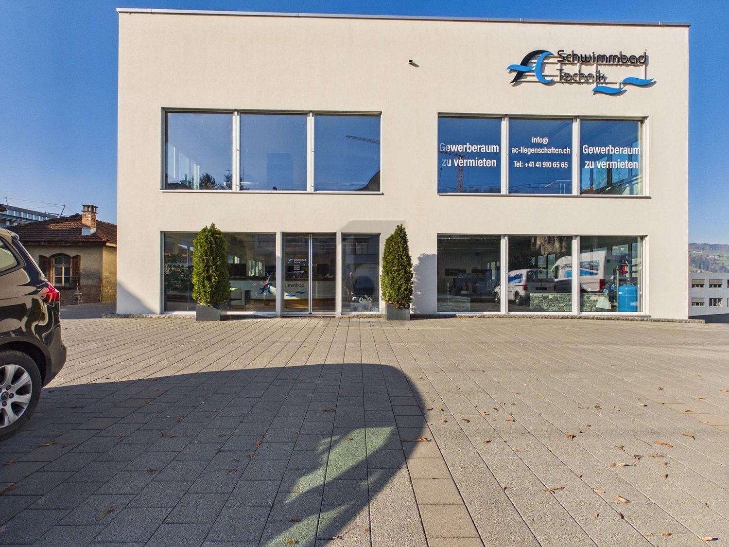 450m² shop