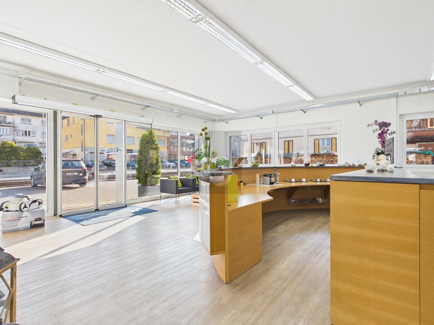 450m² shop