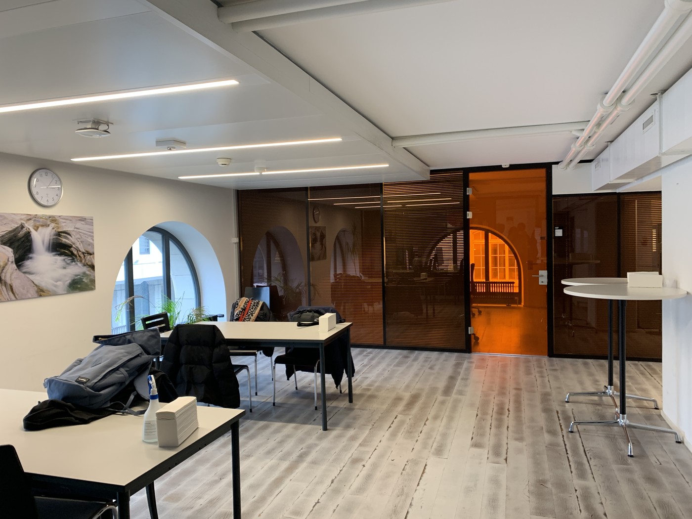196m² cabinet