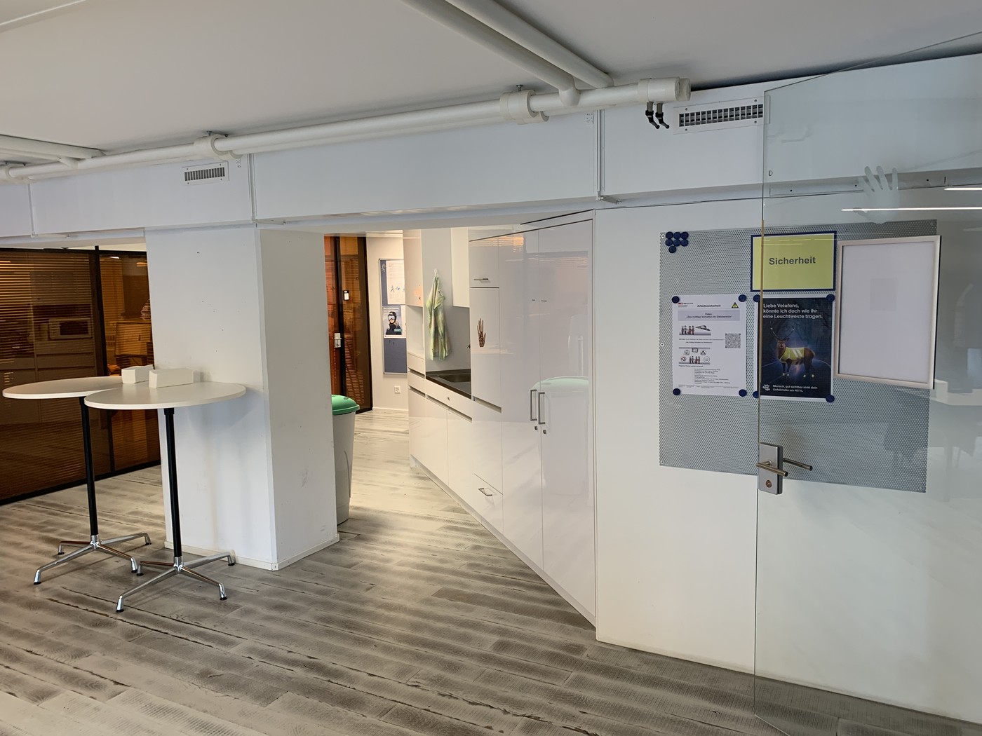 196m² cabinet