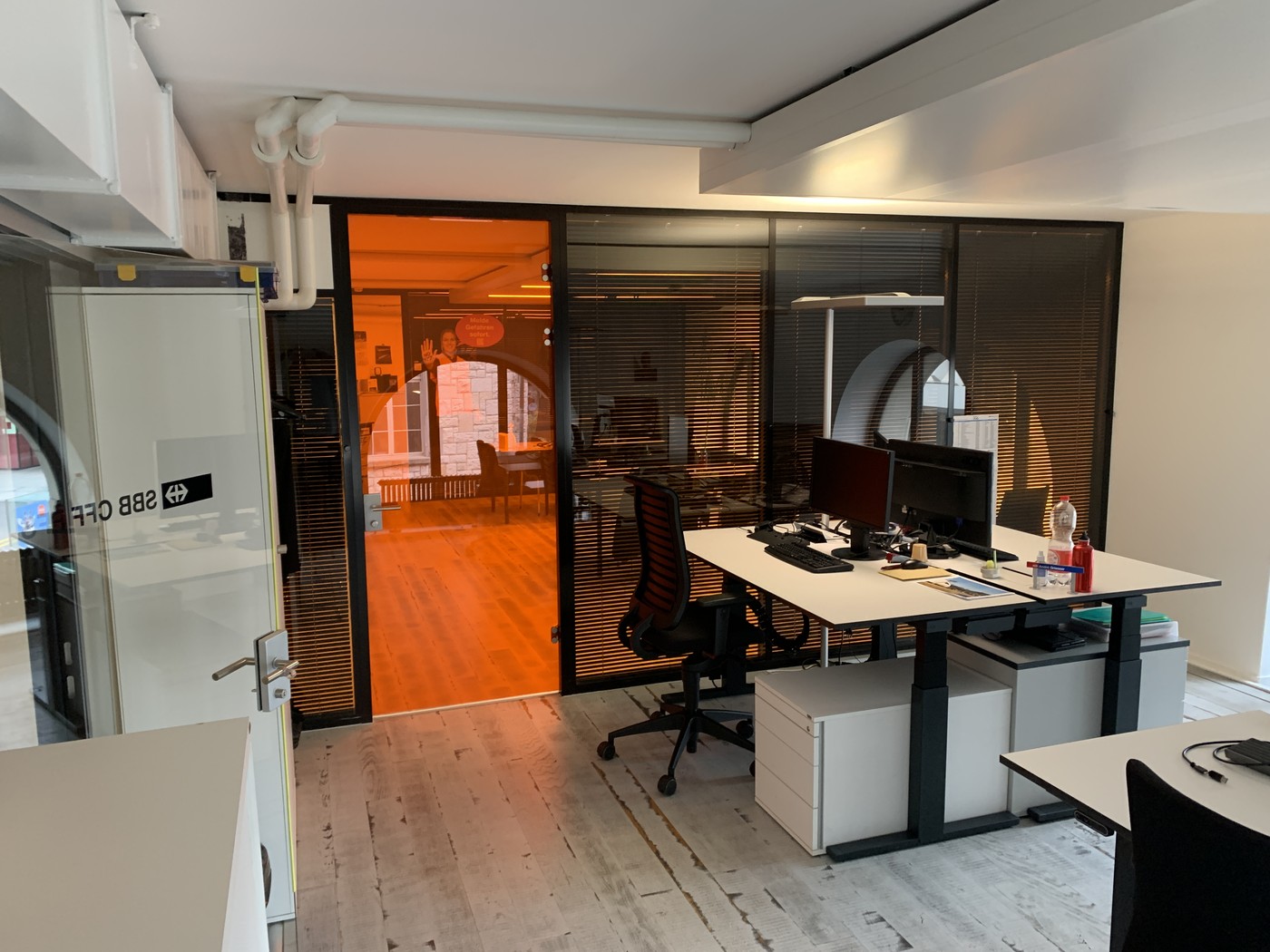 196m² cabinet