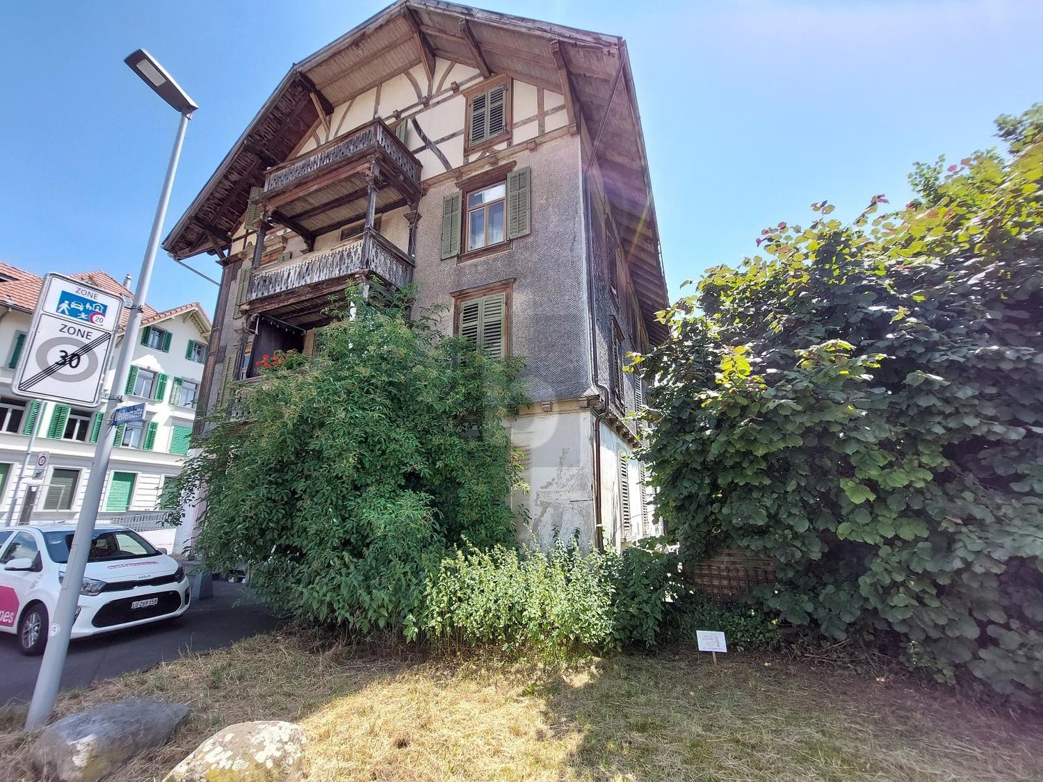 18 rooms multi family house