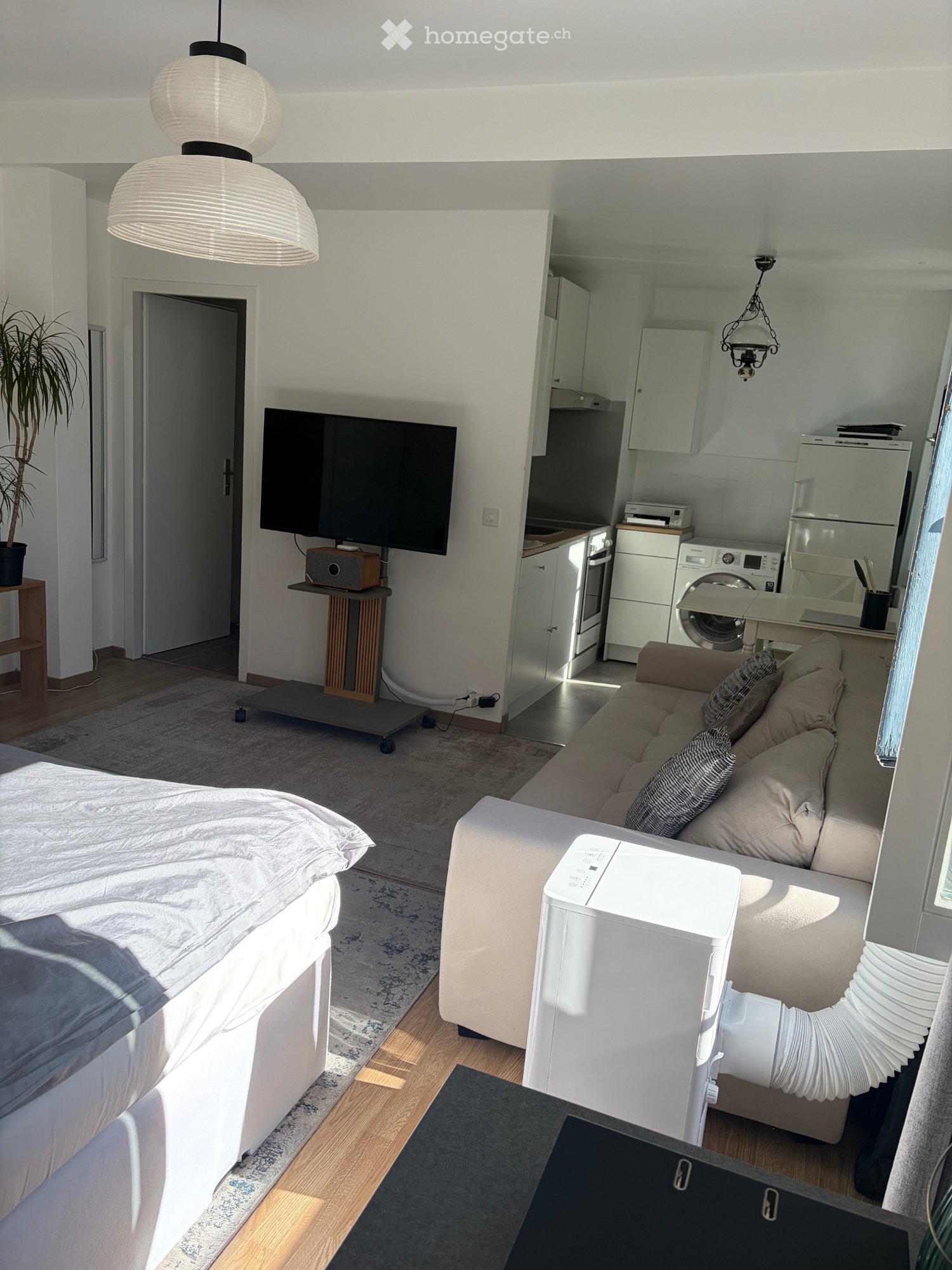 2-Zimmer-Wohnung
Ideale Lage im Zentrum von Vésenaz, im ersten Stock.
Ausgestattete Küche, mit einem Keller, der die Immobilie ergänzt.
Verfügbar ab dem 01.11.2026
Nur zahlungsfähige Dossiers, Makler bitte absehen. Dossiers sind vor dem 30.09. einzureichen., Foto 5 von 5