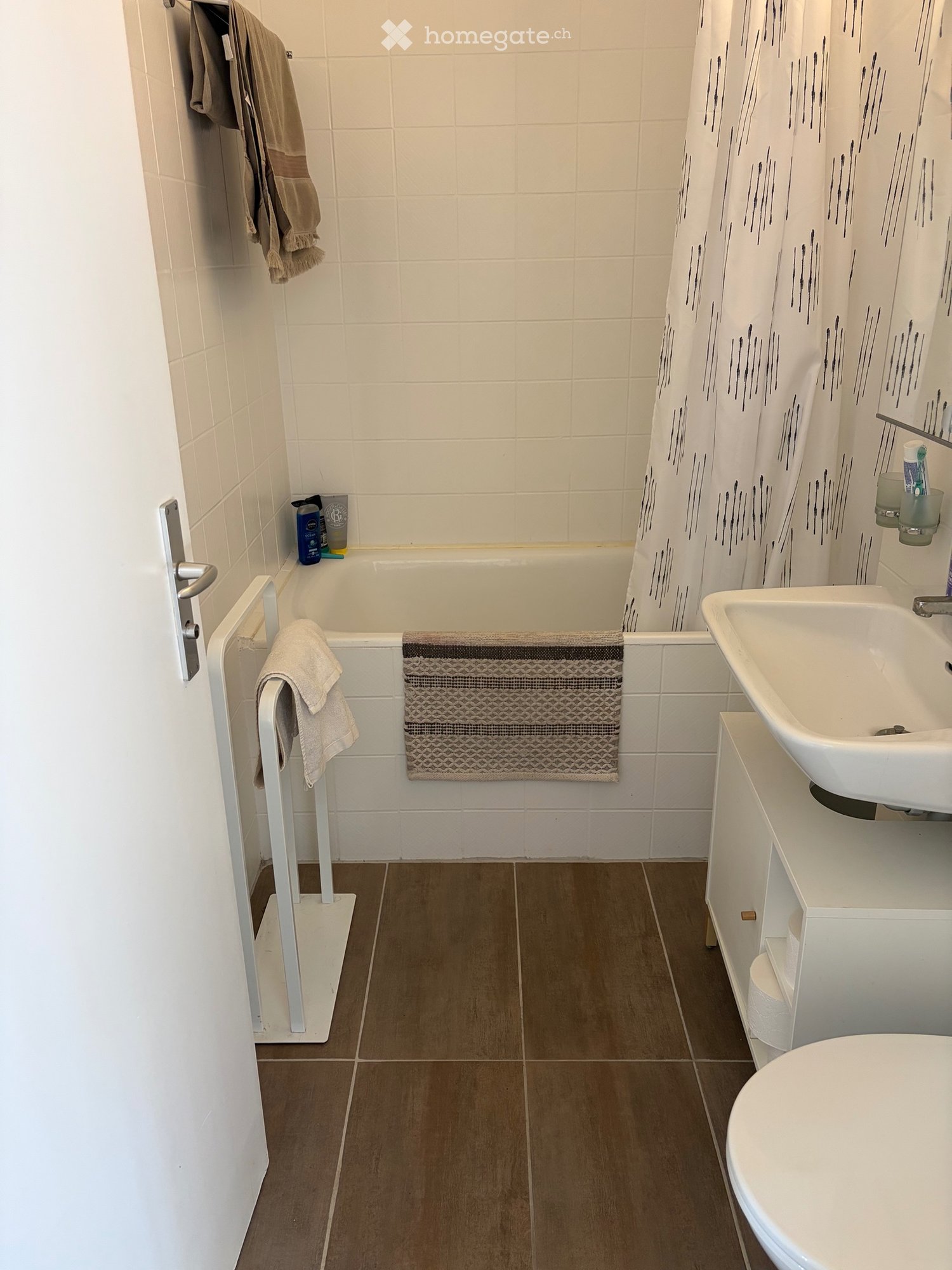 2-Zimmer-Wohnung
Ideale Lage im Zentrum von Vésenaz, im ersten Stock.
Ausgestattete Küche, mit einem Keller, der die Immobilie ergänzt.
Verfügbar ab dem 01.11.2026
Nur zahlungsfähige Dossiers, Makler bitte absehen. Dossiers sind vor dem 30.09. einzureichen., Foto 4 von 5