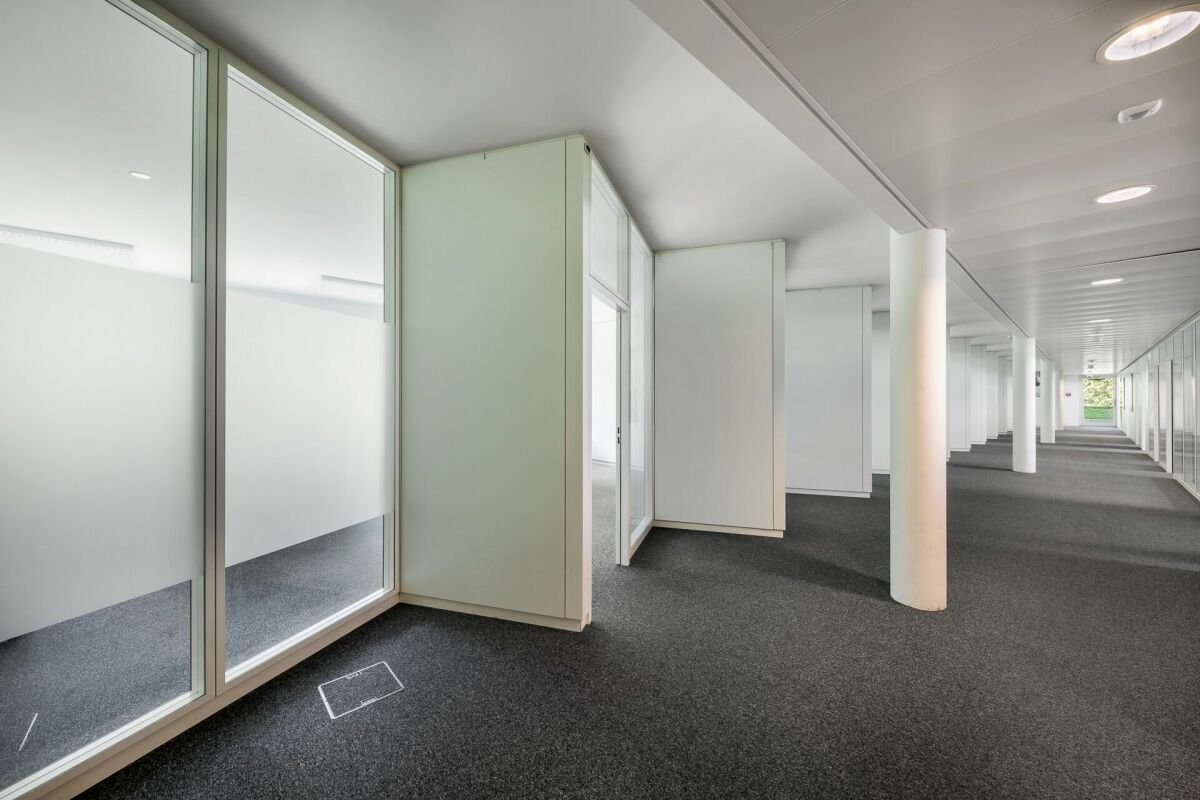 1200m² office