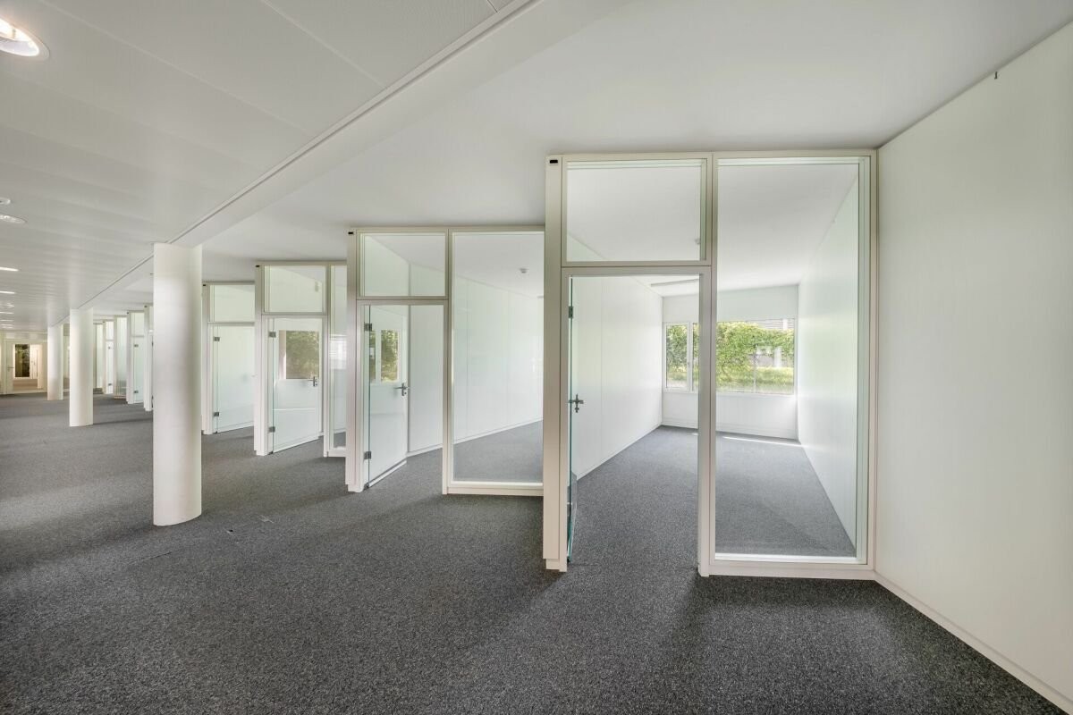 1200m² office