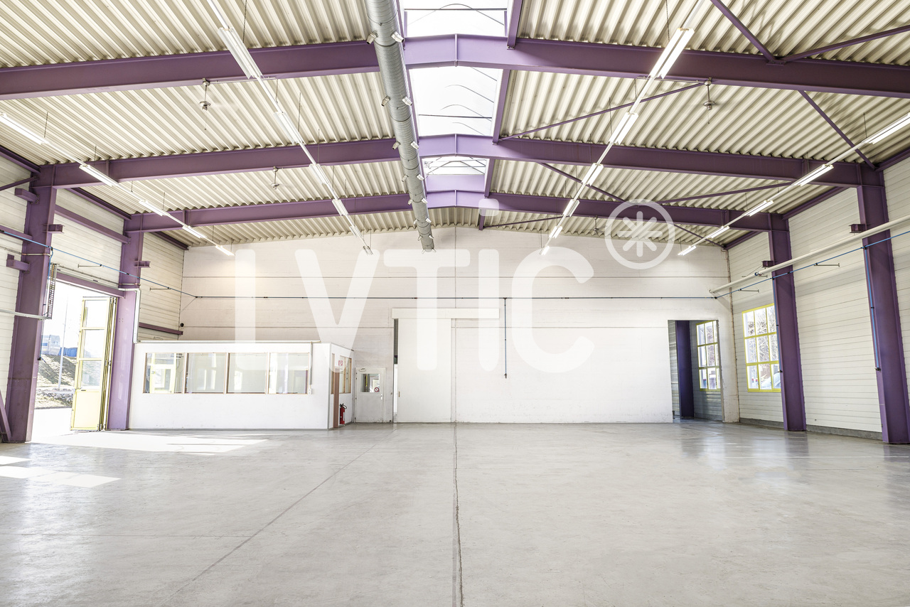 636m² industrial object, photo 3 of 9
