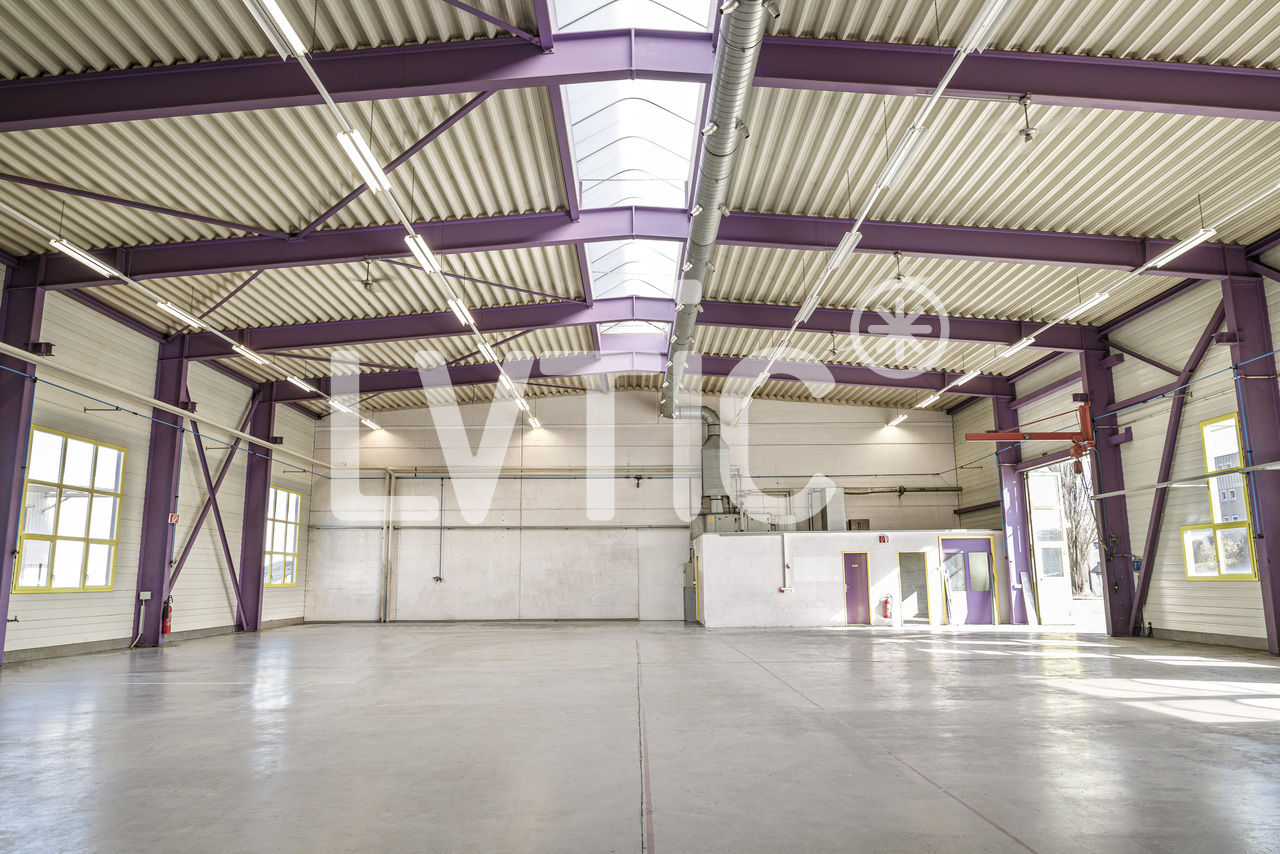 636m² industrial object, photo 2 of 9