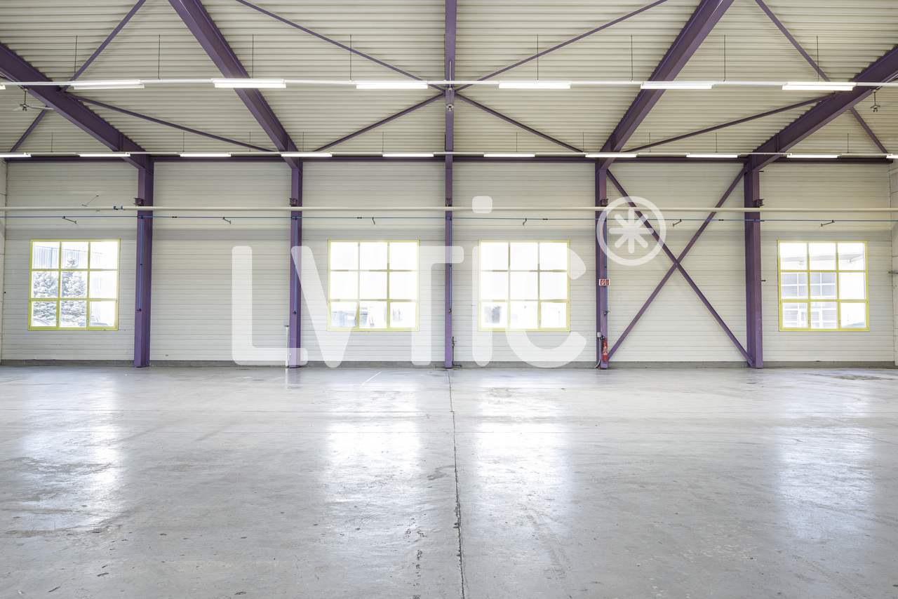 636m² industrial object, photo 5 of 9