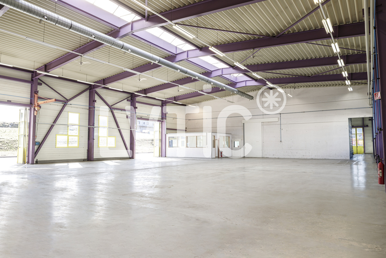 636m² industrial object, photo 1 of 9