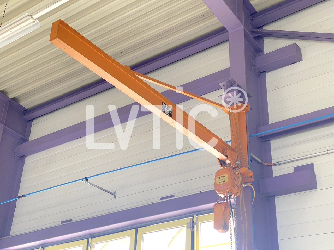 636m² industrial object, photo 7 of 9