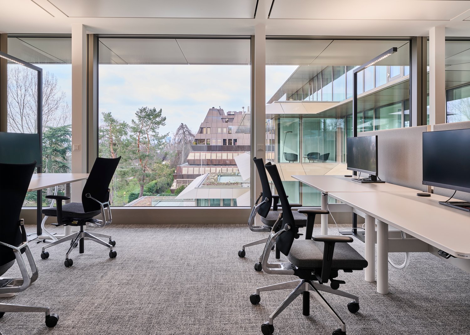 1451m² office