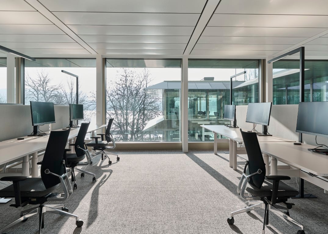 1451m² office