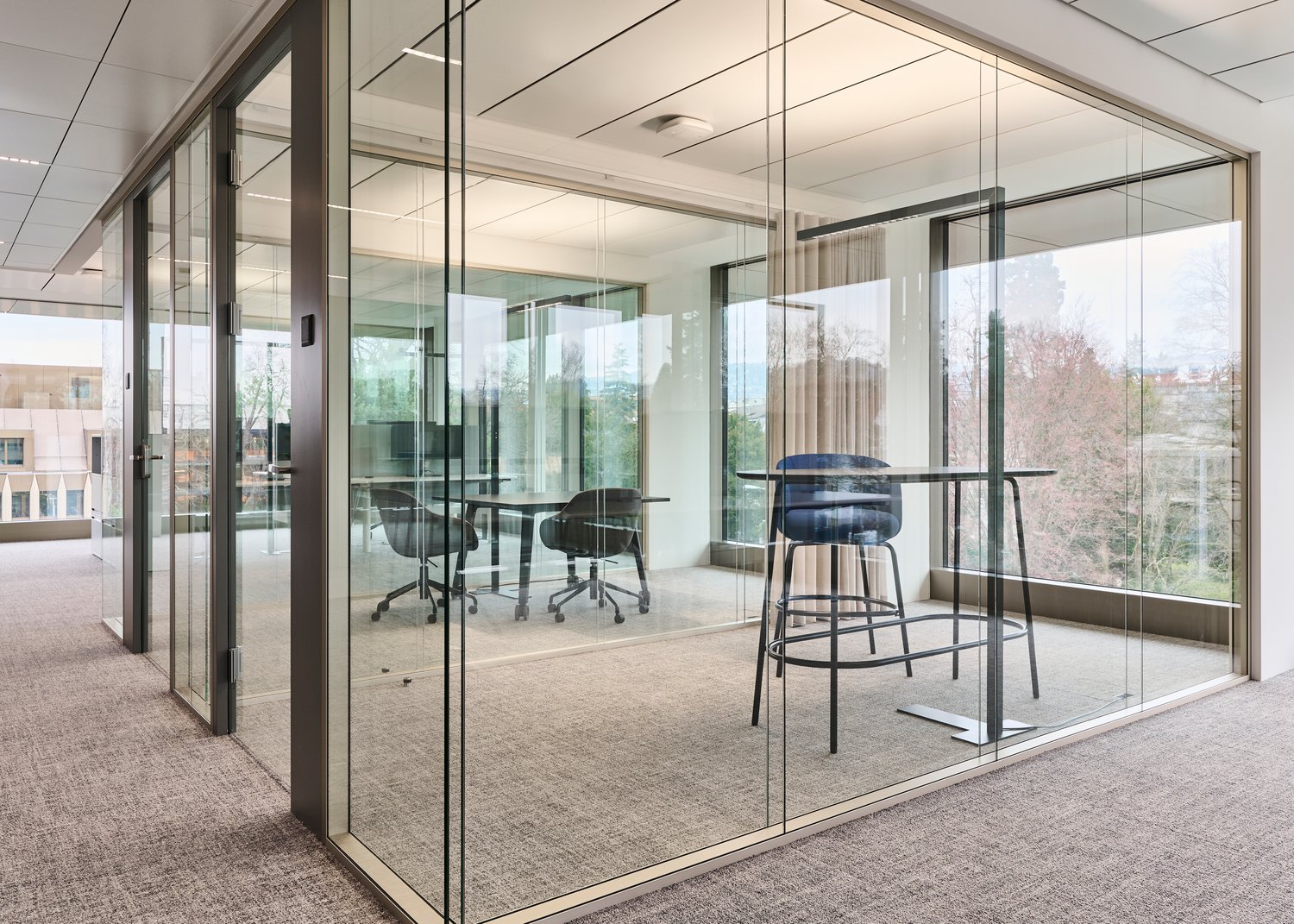 1451m² office