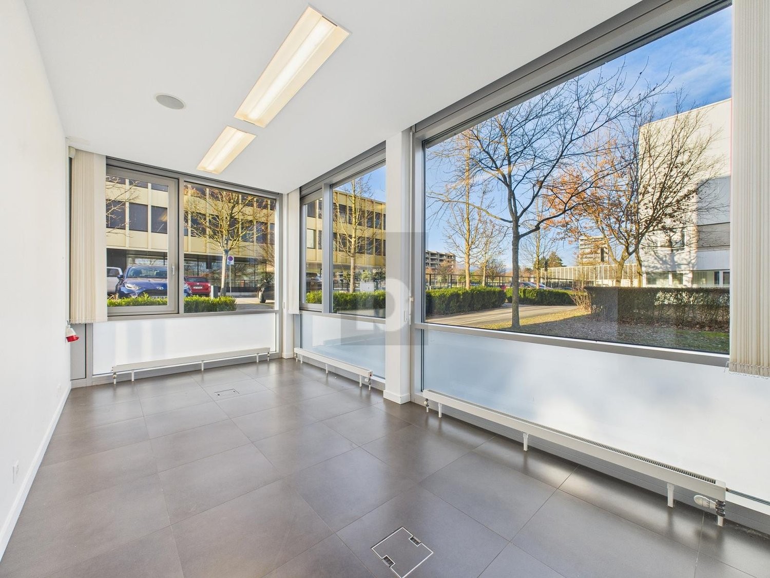 156m² Büro, Foto 3 von 4