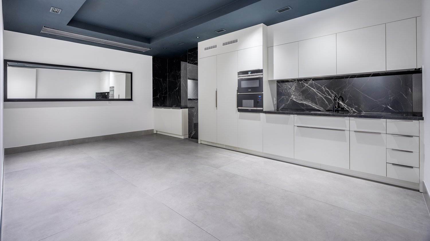 655m² office