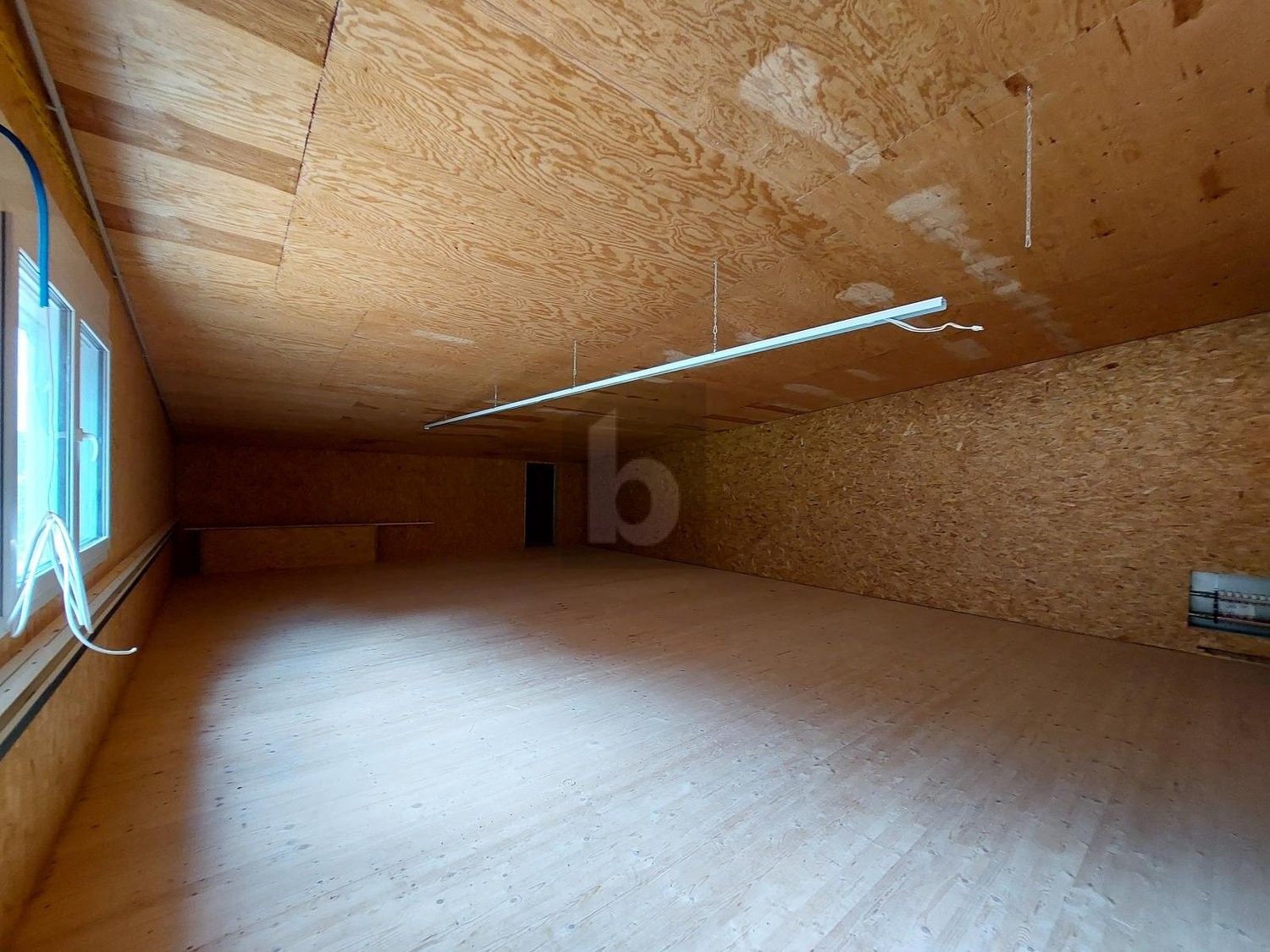 68m² office