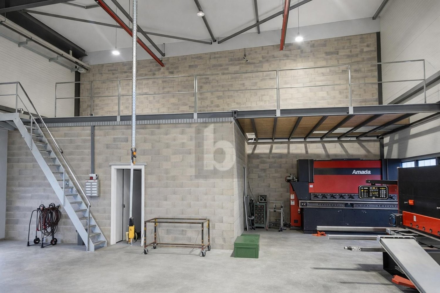 394m² oggetto industriale