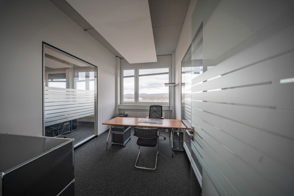 522m² office