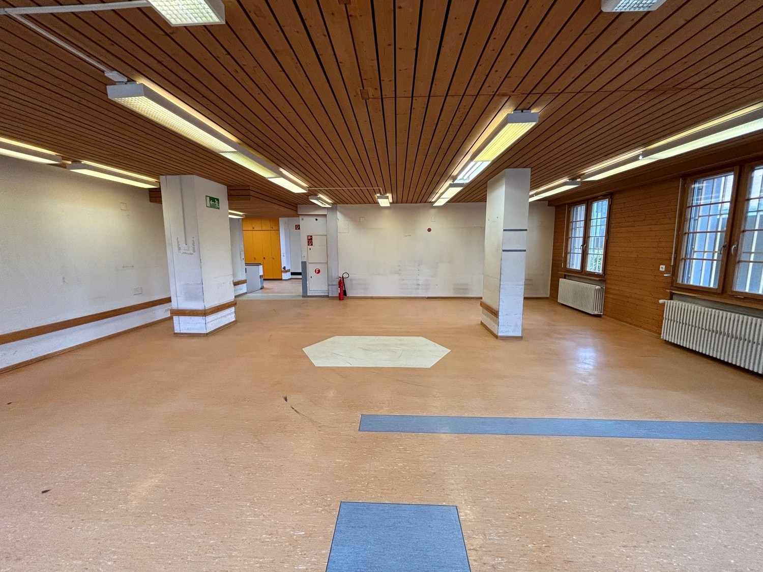 216m² office