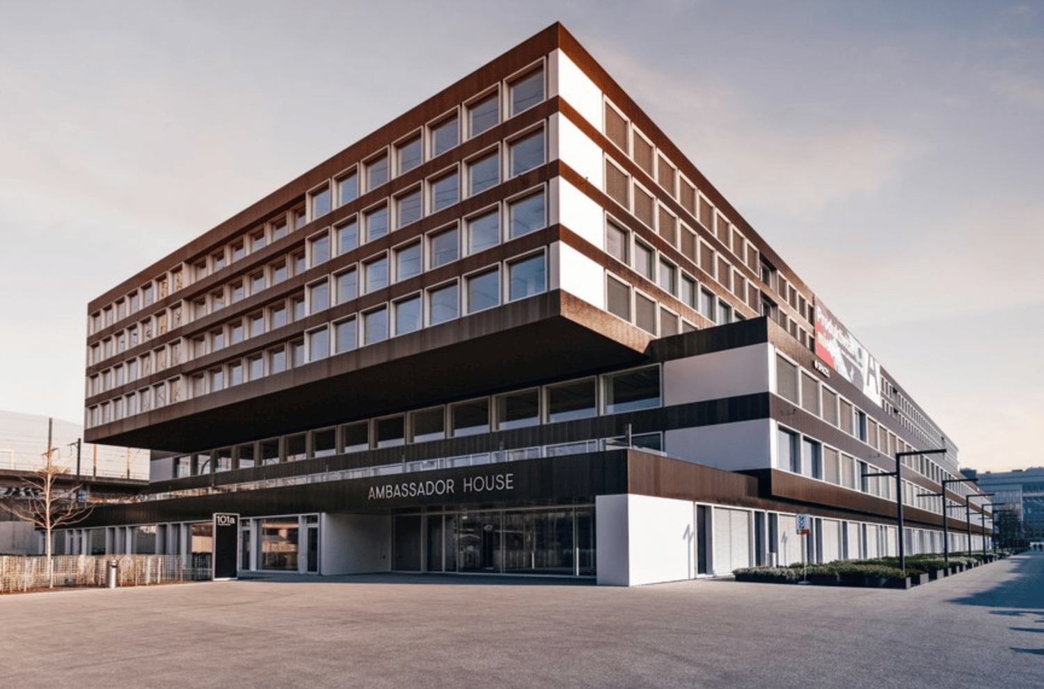 2161m² office