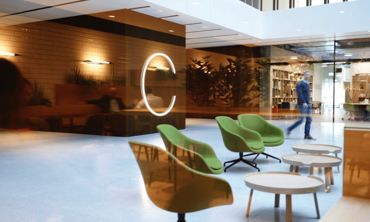 2161m² office