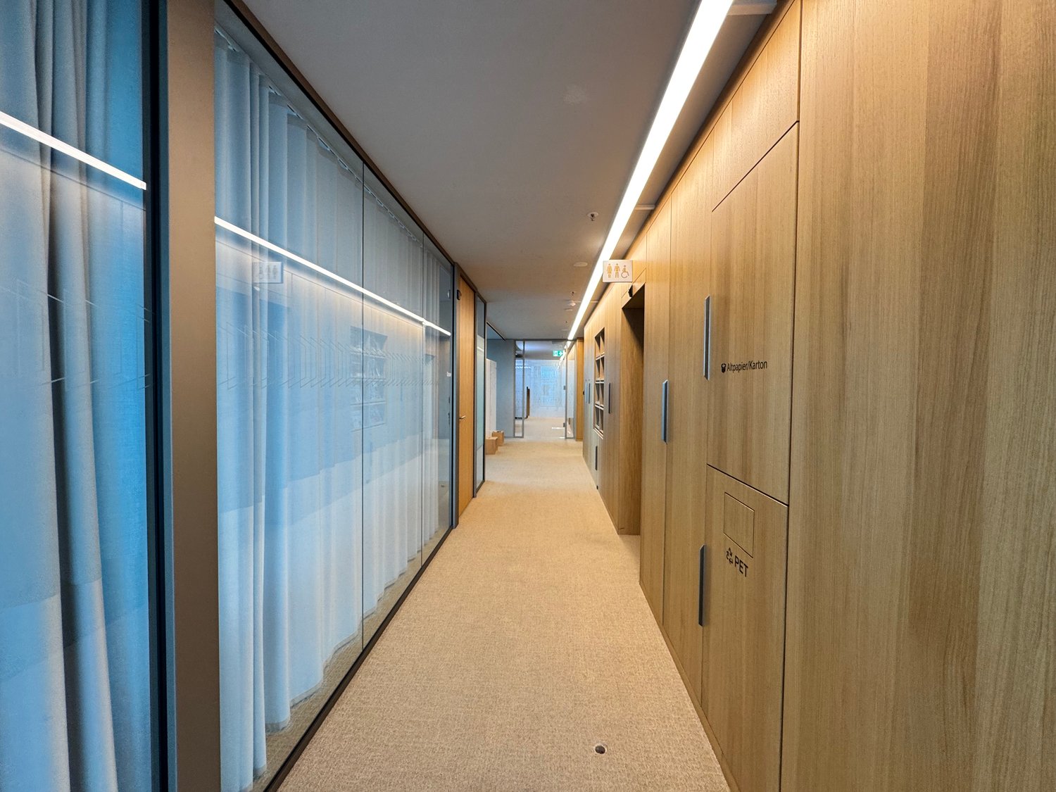 332m² office