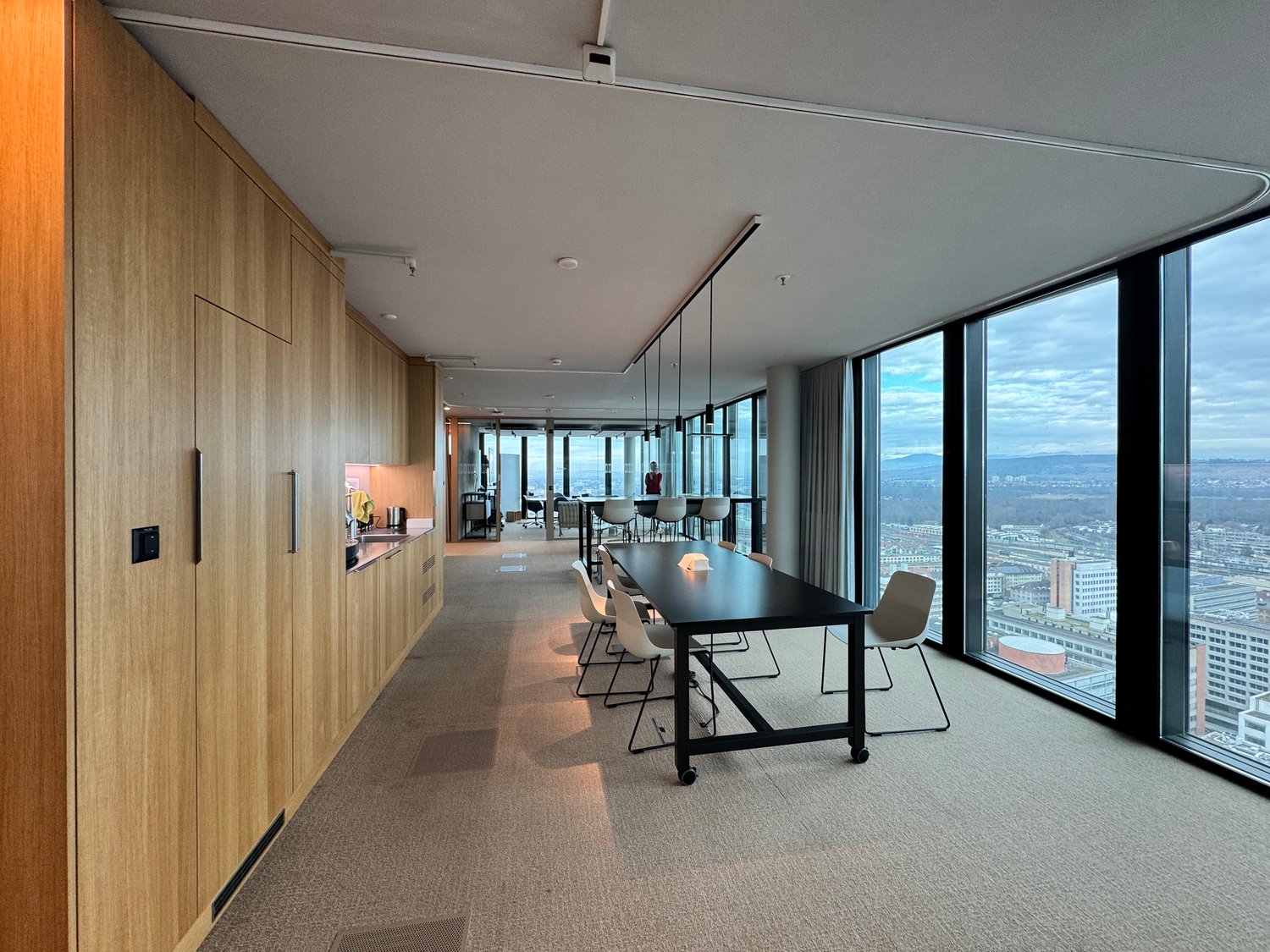 332m² office