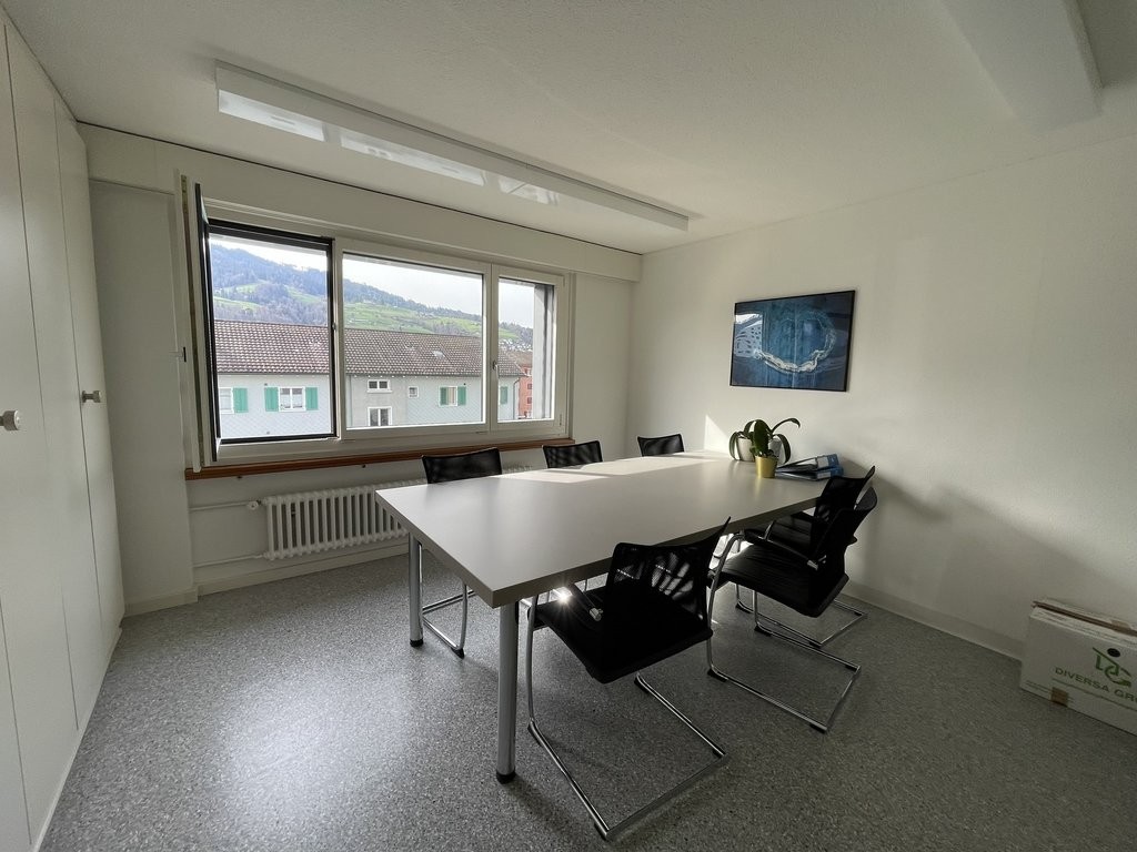 96m² commercial