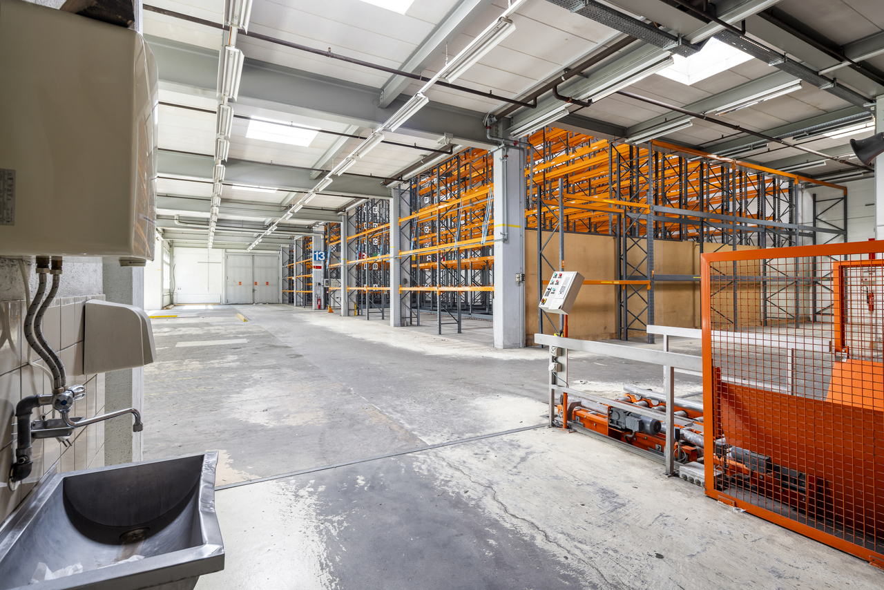 600m² commercial