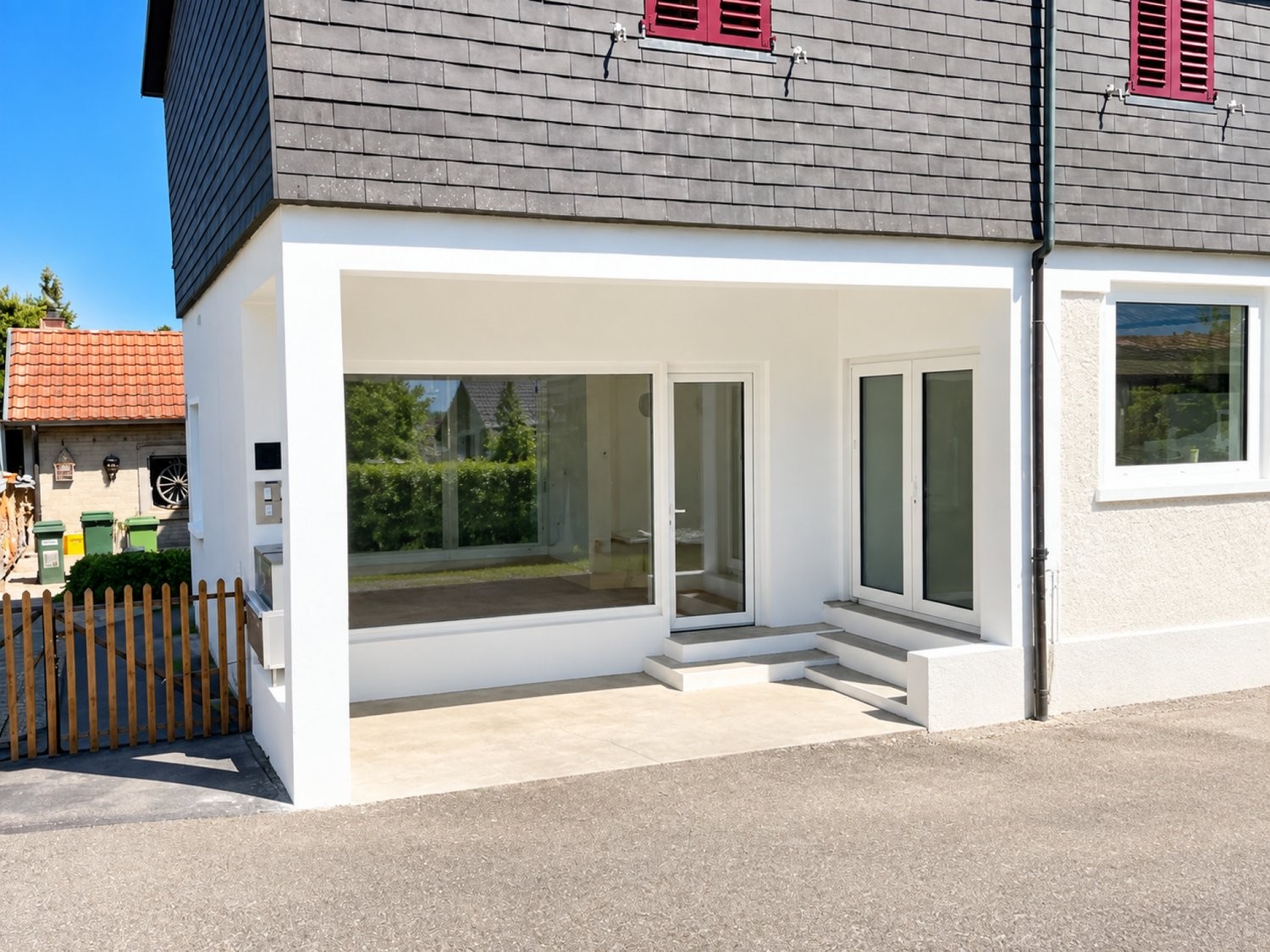 80m² shop