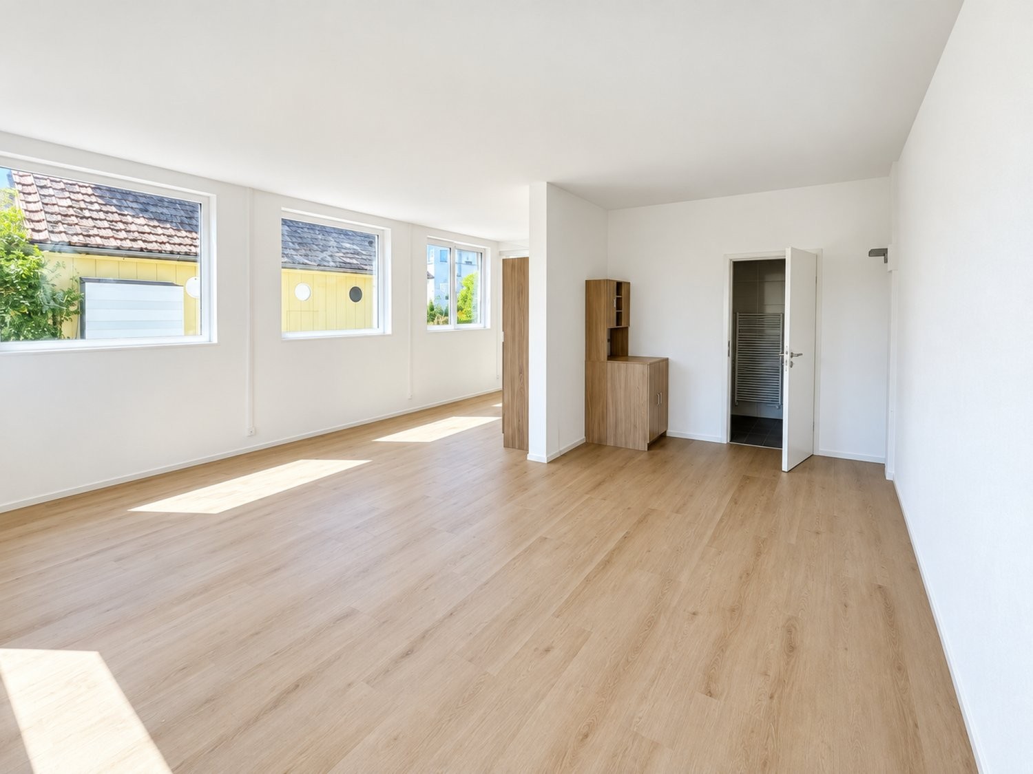 80m² shop