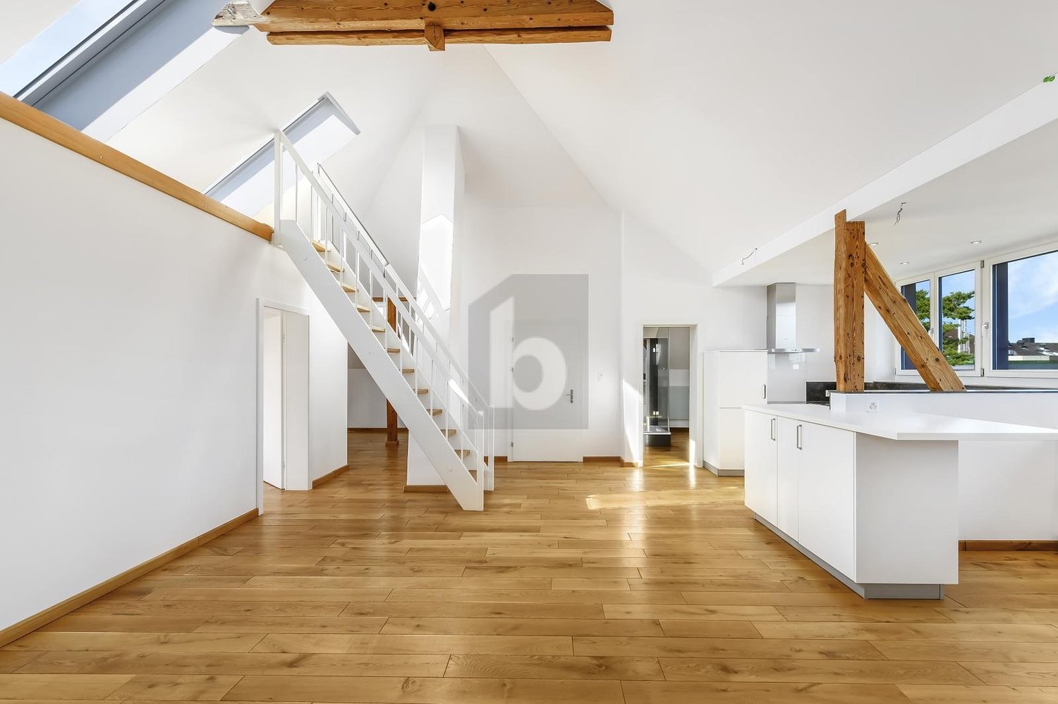 11 rooms multi family house, Foto 1 von 4