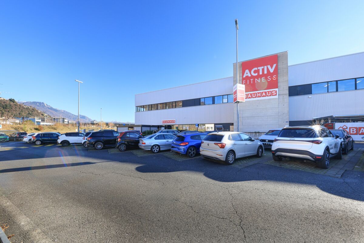 120m² commercial