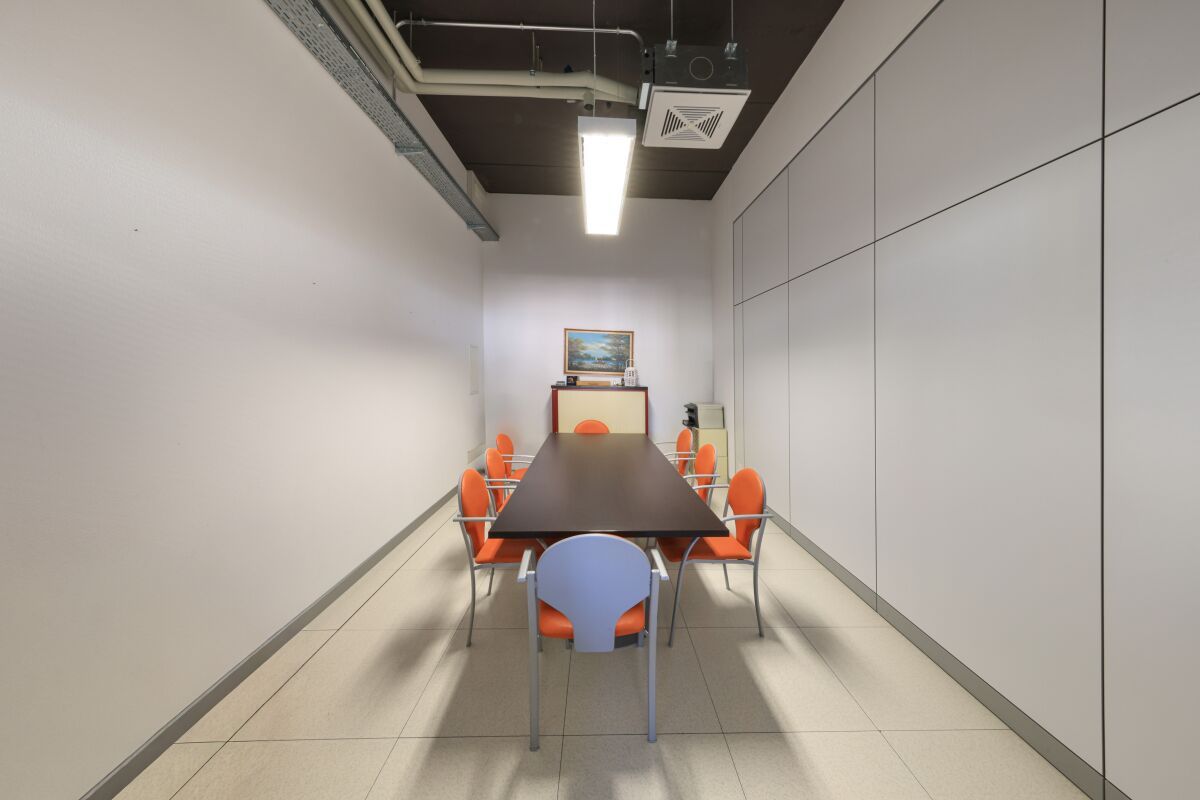 120m² commercial