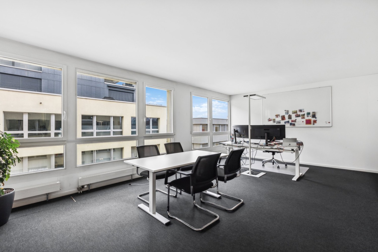 582m² office, Foto 2 von 7