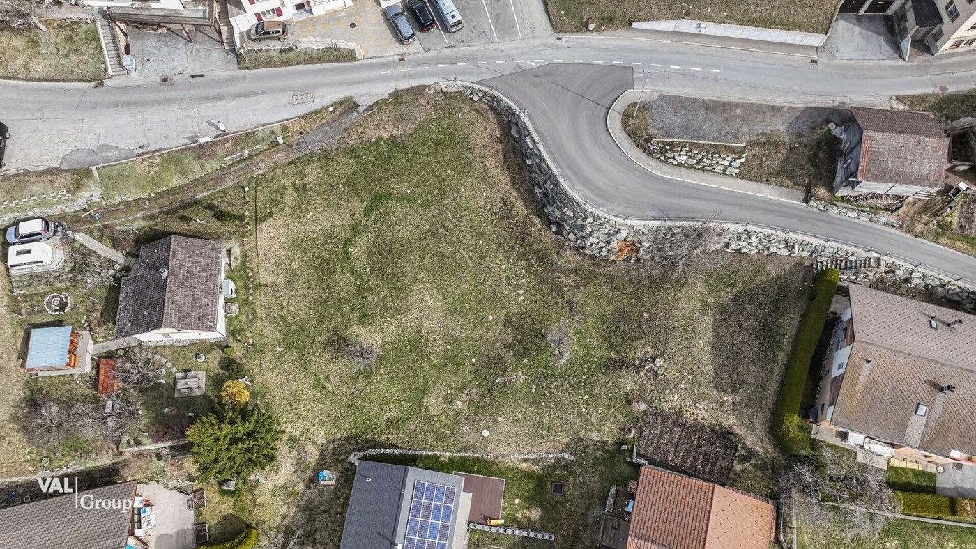 1355m² building land