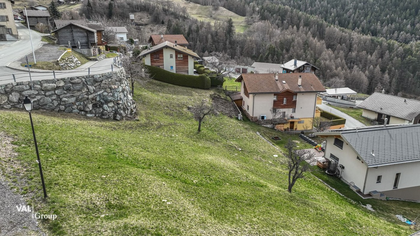 1355m² building land