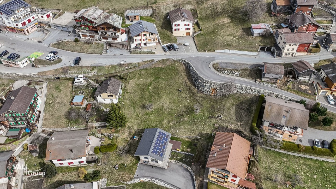 1355m² building land