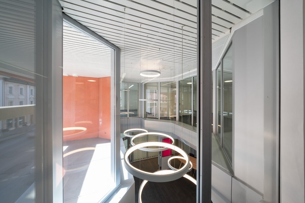 271m² office