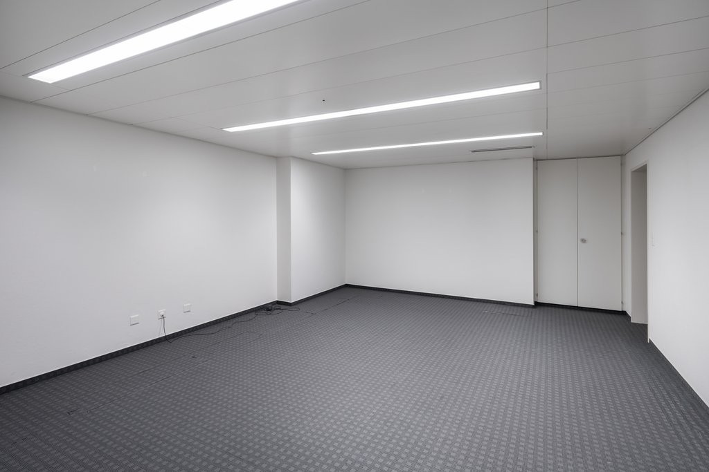 271m² office